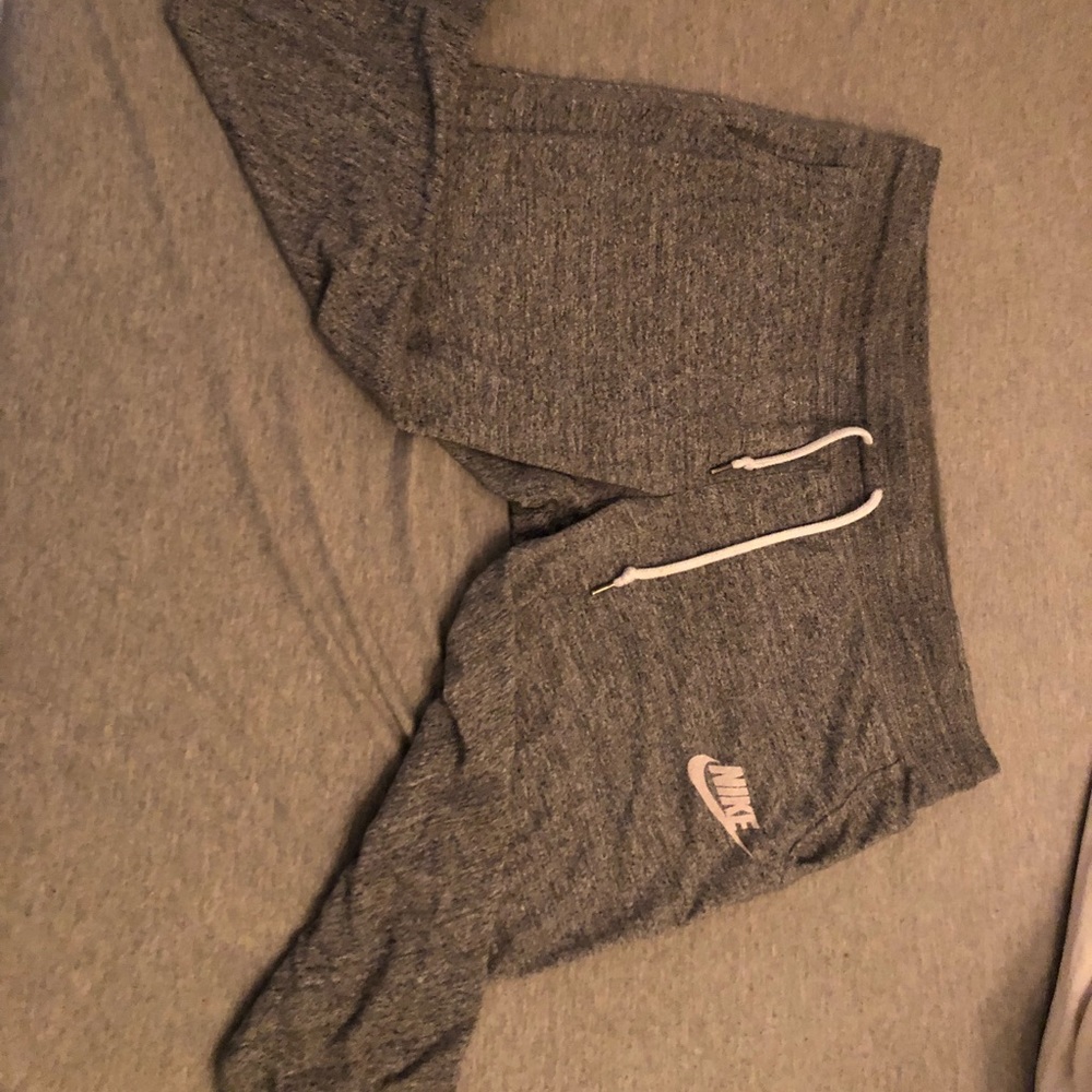 Nike capris with pockets!